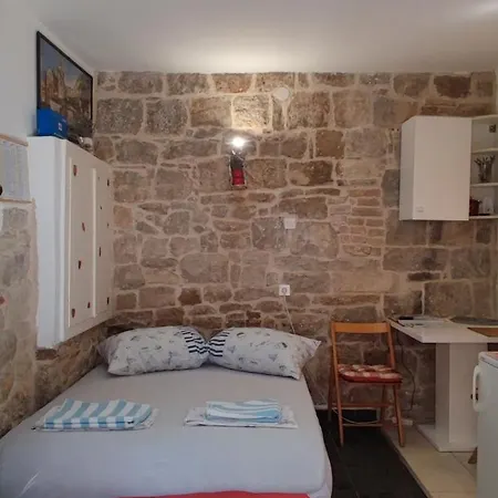 Cozy Studio/room Split